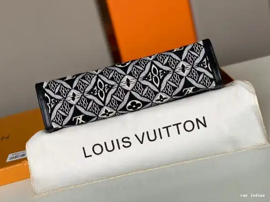 Cheap TOILETRY VUITTON LOUIS 26 1854 POUCH SINCE 0628
